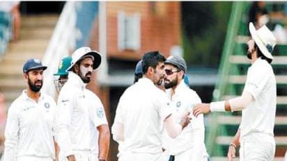 பேட்டிங்கில் கோட்டை விட்டாலும் பௌலிங்கில் அசத்திய இந்தியா; தெ.ஆப்பிரிக்காவுக்கு தொடர்ந்து விக்கெட் சரிவு...