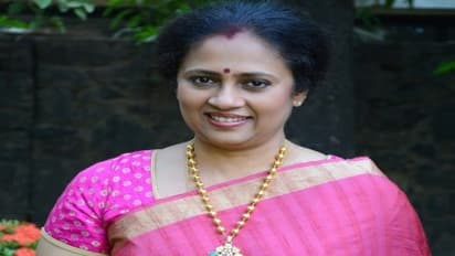 விளம்பரம் செய்து பணம் சம்பாதித்தபோது இனிச்சுச்சா? திரையரங்க உரிமையாளர்களை வெளுத்து வாங்கும் லட்சுமி ராமகிருஷ்ணன்…