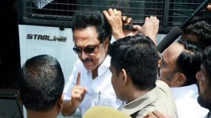 கழகத்துல மன்னராட்சியை ஒழிங்க தளபதி: ஸ்டாலினை துரத்தி துரத்தி மிரட்டும் உட்கட்சி பிரச்னைகள்!