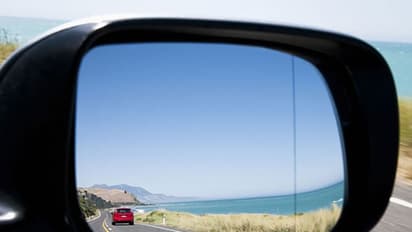 സൈഡ് മിററുകള് മടക്കിവച്ച് കാറോടിച്ചാല് ഇനി എട്ടിന്റെ പണി കിട്ടും