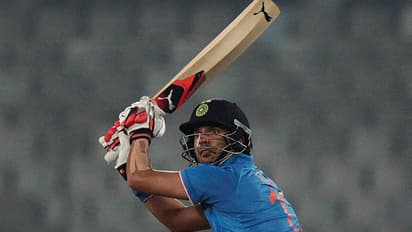 ಧೋನಿಗೆ ಚಾಲೆಂಜ್ - ಯುವಿ ಹೆಲಿಕಾಪ್ಟರ್ ಸಿಕ್ಸರ್ ವೈರಲ್!