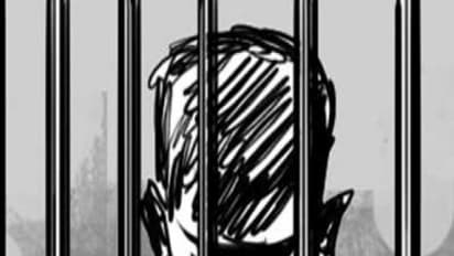 தலையணையால் அமுக்கி மனைவியை கொலை செய்த கணவன் கைது; குடிபோதையில் வெறிச்செயல்...