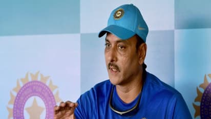 ఇండియా-ఇంగ్లాండ్ మధ్యే ఫైనల్...దేవుడు మా డ్రెస్సింగ్ రూంలోనే: రవిశాస్త్రి