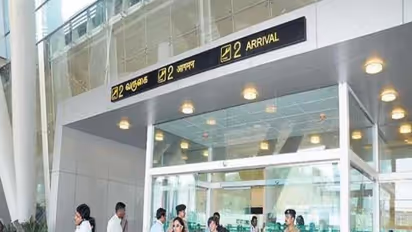 டெல்லி சென்ற விமானத்தில் திடீர் அதிர்ச்சி.. ஒருமணி நேரம் திண்டாடிய மத்திய அமைச்சர்.. தவித்த 147 பயணிகள்.