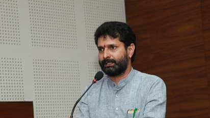 ಅವರಪ್ಪನಾಣೆ ಸಿಎಂ ಆಗಲ್ಲ ಎಂದಿದ್ದರು - ಅವರಪ್ಪನ ಜತೆ ಕೂತರು!