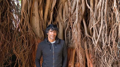 Ladies, now you can run in your saris with swag