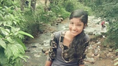 "அத பத்தி எல்லாமா கவித எழுதுவ?" கேரள மாணவியை மிரட்டிய...!