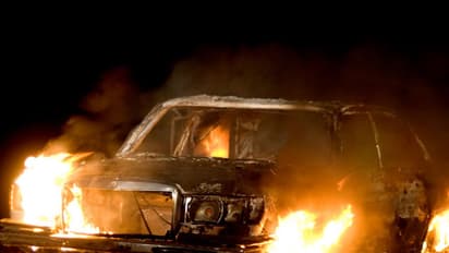 ತಾಯಿ ನೋಡಿಕೊಳ್ಳದ ಇಬ್ಬರು ಪತ್ನಿಯರನ್ನು ಕಾರಲ್ಲಿ ಸುಟ್ಟ..!