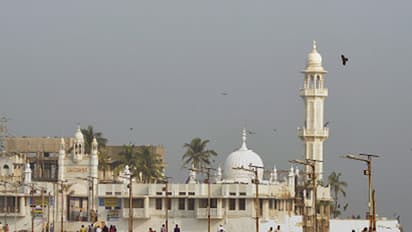 Watch: Women entering Haji Ali Dargah after 5 years