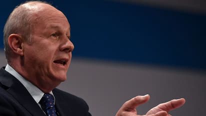 ഓഫീസില്‍ നീലച്ചിത്രവും അശ്ലീല ഫോട്ടോകളും; ബ്രിട്ടനില്‍ മന്ത്രിയെ പുറത്താക്കി