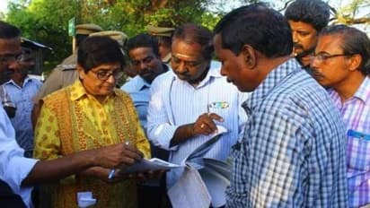 கிரண்பேடியை தடுத்து நிறுத்திய எம்எல்ஏ - புதுவையில் பரபரப்பு!