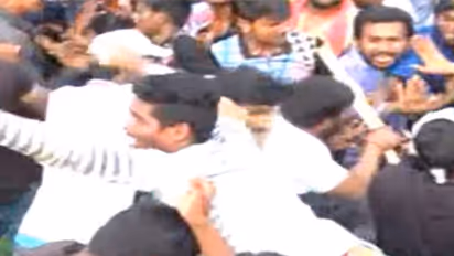 జనసేన ఆవిర్భావ సభలో తొక్కిసలాట...లాఠీచార్జ్