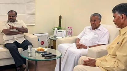 കെജ്രിവാളിന്റെ സമരം ഏഴാം ദിവസം; പിന്തുണയുമായി പിണറായി ഉൾപ്പെടെ നാല് മുഖ്യമന്ത്രിമാർ