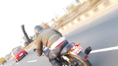 ബുള്ളറ്റിനെ തോല്പ്പിക്കാന് കഷ്ടപ്പെടുന്ന കെടിഎം;വീഡിയോ വൈറല്