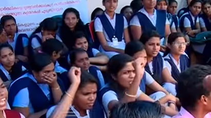 బాసర ట్రిపుల్ ఐటీలో విద్యార్థుల ఆందోళన ...సెలవులు ప్రకటించిన అధికారులు