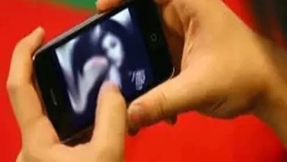 காதலனுடன் வந்த இளம் பெண்ணை ஆபாசமாக போட்டோ எடுத்த ரவுடி... சேலத்தில் பரபரப்பு!!