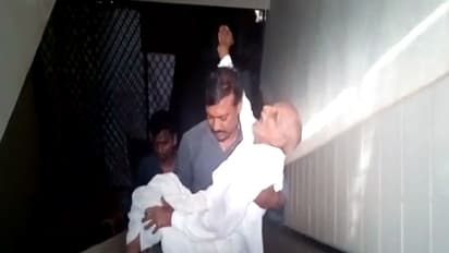 ಬಯಲಾಯ್ತು ವ್ಹೀಲ್ ಚೇರ್ ರಹಸ್ಯ: ಸಿಸಿಟಿವಿಯಲ್ಲಿ ಸಿಕ್ಕಿತು ಸಿಬ್ಬಂದಿ ನಿರ್ಲಕ್ಷ್ಯಕ್ಕೆ ಸಾಕ್ಷಿ