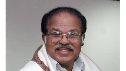 കോൺ​ഗ്രസിനെ നയിക്കാൻ തരൂരും ​ഗെലോട്ടും യോ​ഗ്യർ,തെരഞ്ഞെടുപ്പ് നടക്കുന്നതാണ് പാർട്ടിക്ക് നല്ലതെന്നും പിജെ കുര്യൻ