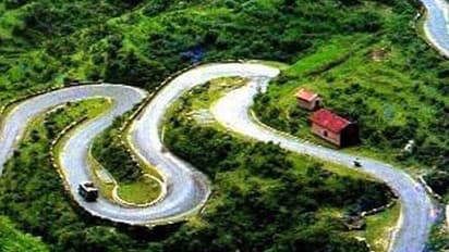 అరకు విహారయాత్ర విషాదం... లోయలోకి దూసుకెళ్లిన కారు