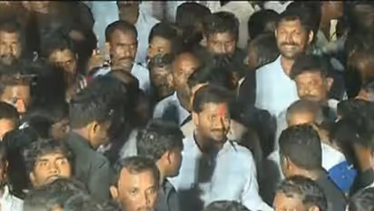 వేంపల్లిరోడ్డులోనే బసచేసిన జగన్