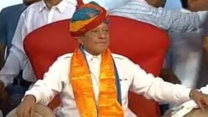 காங்கிரசில் இருந்து முன்னாள் முதல்வர் வகேலா விலகல்….