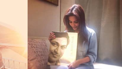 ಹೀರೋಯಿನ್'ಗೆ ಡಾ.ರಾಜ್ ಕುಮಾರ್ ಪುಸ್ತಕವನ್ನು ಗಿಫ್ಟ್ ಕೊಟ್ಟ ಪುನೀತ್ ರಾಜ್'ಕುಮಾರ್