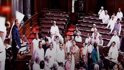 வரலாறு படைத்த மாநிலங்களவை: வெங்கையா நாயுடு புத்தகம் வெளியிட்டு புகழாரம்..!