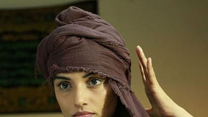 ബിഗ് ബോസില് ആ 16 പേരില് ഒരാള് ശ്വേതാ മേനോന്