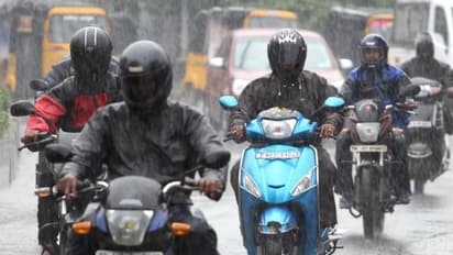 சென்னையில் இரவில் கொட்டித்தீர்த்த கன மழை.! இன்று எந்த எந்த மாவட்டங்களில் மழை பெய்யும்.? வானிலை மையம் அலர்ட்