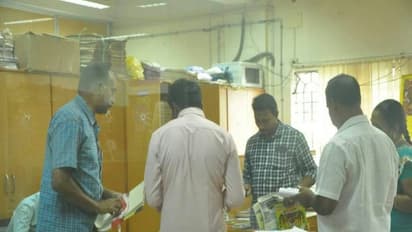 அடுத்தடுத்து லஞ்ச ஒழிப்புத்துறையிடம் சிக்கும் வேலூர் மாநகராட்சி ஆணையர்கள் - கணக்கில் வராத ரூ.1.39 லட்சம் பறிமுதல்...!