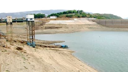 இரண்டு ஆண்டுகளுக்கும் மேலாக பூட்டியே கிடக்கும் “தொங்குபாலத்தை” திறக்க சுற்றுலாப் பயணிகள் வேண்டுகோள்…