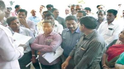 காப்பீடுகளுக்கு விதிக்கப்படும் 18 சதவீத ஜிஎஸ்டி-யை ரத்து செய்யக் கோரி இன்சூரன்ஸ் ஊழியர்கள் ஆர்ப்பாட்டம்…