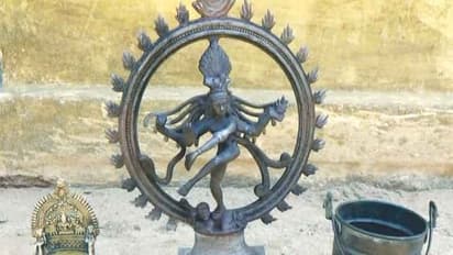 செய்வினை வைத்ததாக நினைத்து வீட்டில் குழி தோண்டியதில் சாமி சிலை கிடைத்ததால் பரபரப்பு...