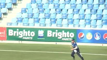 ಟಿ20 ಪಂದ್ಯದಲ್ಲಿ ಕಾಲು ಮುರಿದು ತುಂಡಾದರೂ ಆಟ ಮುಂದುವರಿಸಿದ ಕ್ರಿಕೆಟಿಗ (ವಿಡಿಯೋ)