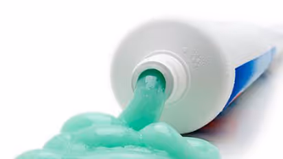 టూత్ పేస్ట్ ట్యూబ్ ని ఇలా కూడా వాడతారా..?