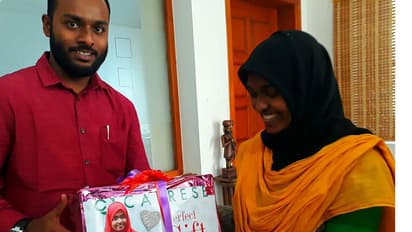 ഹാദിയയ്ക്ക് വിവാഹ സമ്മാനം നല്കി ഷെഫിന് ജഹാന്