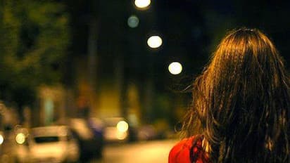 ಯುವತಿ ಹಿಂದೆ ಇದ್ದಾಗ ಈ ಓಲಾ ಚಾಲಕ ಮಾಡಿದ್ದೇನು..?