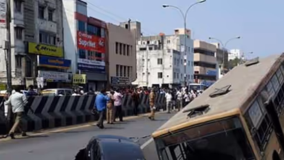 (వీడియో) చెన్నై రోడ్డు మీద ‘బెర్ముడా ట్రయాంగిల్’ చూశారా..