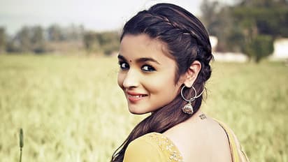 സഹോദരിമാരായ ആലിയ ഭട്ടും പൂജ ഭട്ടും ഒന്നിച്ചൊരു ചിത്രം?