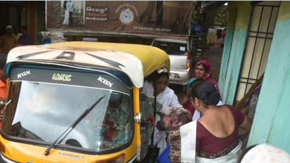 ಆಟೋದಲ್ಲೇ ಮಗುವಿಗೆ ಜನ್ಮ ನೀಡಿದ ಮಹಿಳೆ