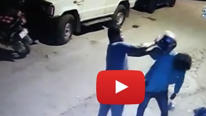 (Video) ಹುಚ್ಚ ವೆಂಕಟ್'ಗೆ ಪುಂಡರಿಂದ ಹಲ್ಲೆ : ಇದೆಲ್ಲ ಕಾಮನ್ ಎಂದ ಯುಟ್ಯೂಬ್ ಸ್ಟಾರ್