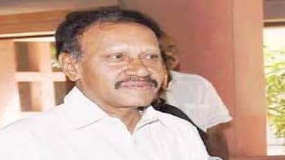 சசிகலாவை நீக்க என்ன வழின்னு நீங்களே சொல்லுங்க மிஸ்டர் ஓபிஎஸ்…. ஐடியா கேட்கும் தம்பிதுரை…