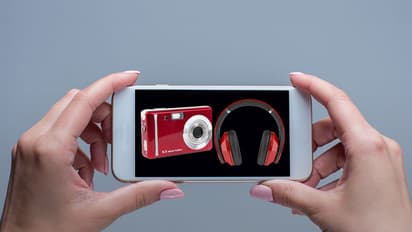 Media players are dead: After cameras, smartphones claim another victim?