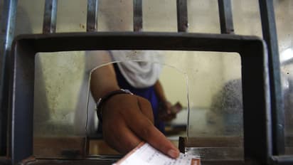 ഫോണ് ഹാക്ക് ചെയ്യപ്പെടാം, ടിക്കറ്റ് ബുക്കിംഗിന് ഈ ആപ്പ് ഉപയോഗിക്കരുതെന്ന മുന്നറിയിപ്പുമായി ഐആർസിടിസി