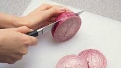 உங்களது அறையில் வெங்காயத் துண்டுகளை வைத்தால் இப்படி ஒரு மாற்றம் நடக்கும்…