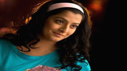 நற்பண்பு இல்லை...சமுத்திரக்கனி படத்தில் இருந்து விலகிய வரலட்சுமி ஆவேசம்...