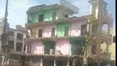 గుంటూరులో భనవం ఇలా కుప్పకూలింది