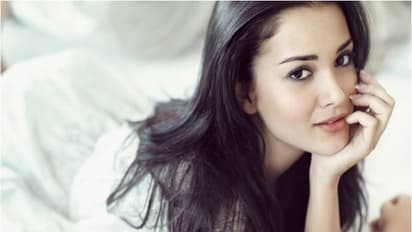 புடிச்சாலும் புளிய கொம்பாய் பிடிச்ச எமி ! காதலருக்கு இத்தனை கோடி சொத்தா?