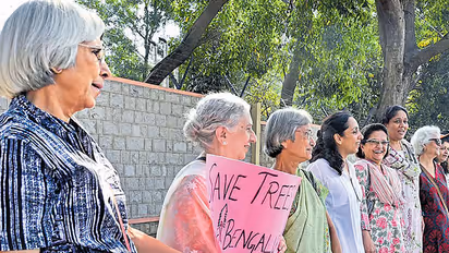 Save Jayamahal Trees: Bengalureans form 1.5 km human chain to protest [Video]