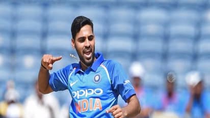 சர்வதேச கிரிக்கெட்டில் 6 பேர் மட்டுமே செய்த சாதனை!! இந்தியா சார்பில் இடம்பெற்ற புவனேஷ்வர் குமார்